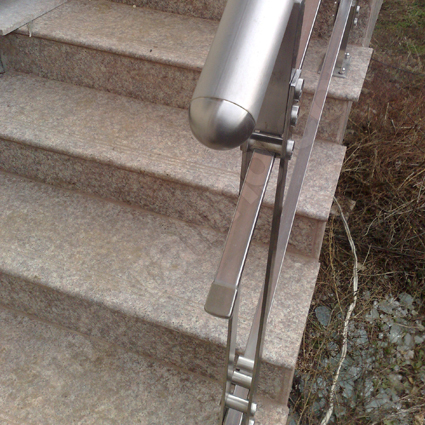 Парапет за стълби